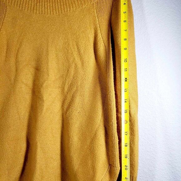 Used Anthropologie, Size Small Sweater  In good condition. - Picture 2 of 13